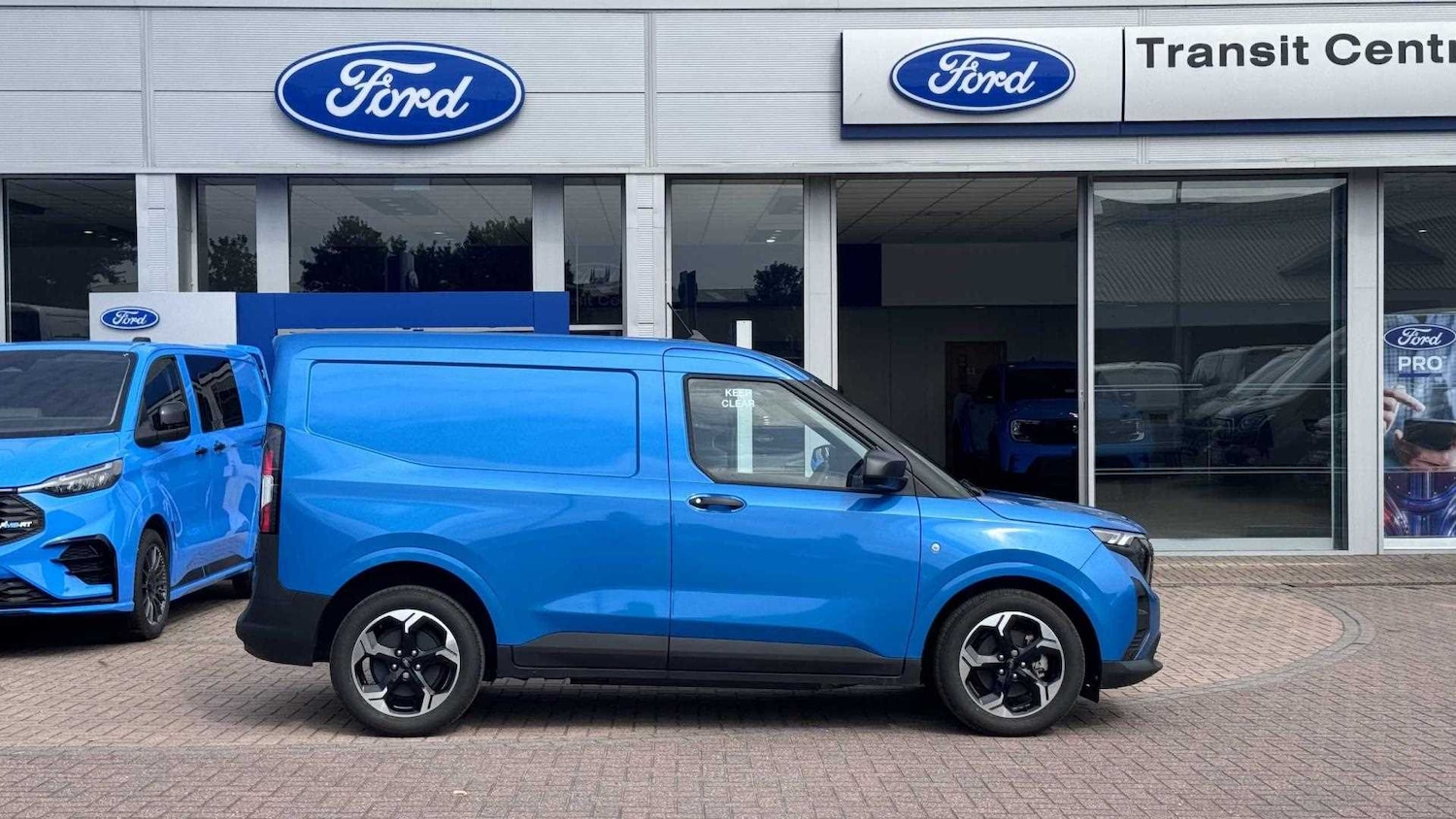 Used Ford E-Transit Courier 2025 for sale - 76272133: Photo 11