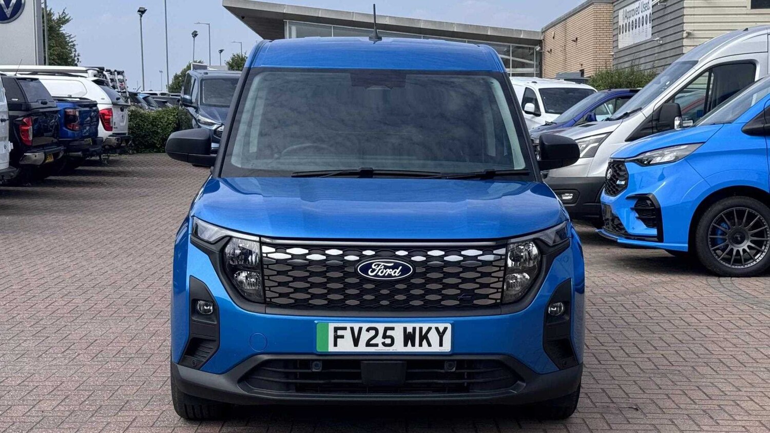 Used Ford E-Transit Courier 2025 for sale - 76272133: Photo 2