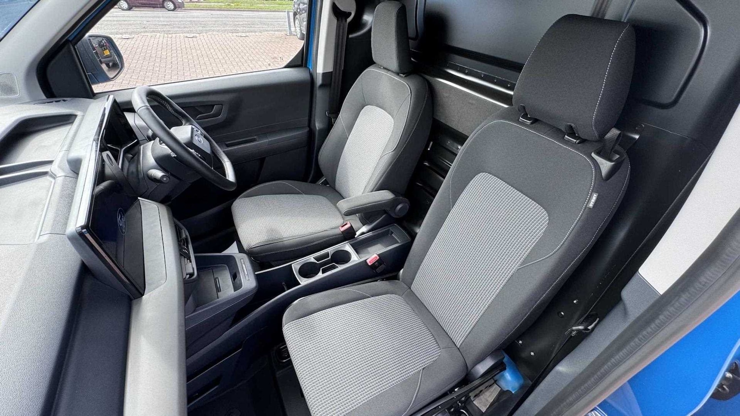 Used Ford E-Transit Courier 2025 for sale - 76272133: Photo 21