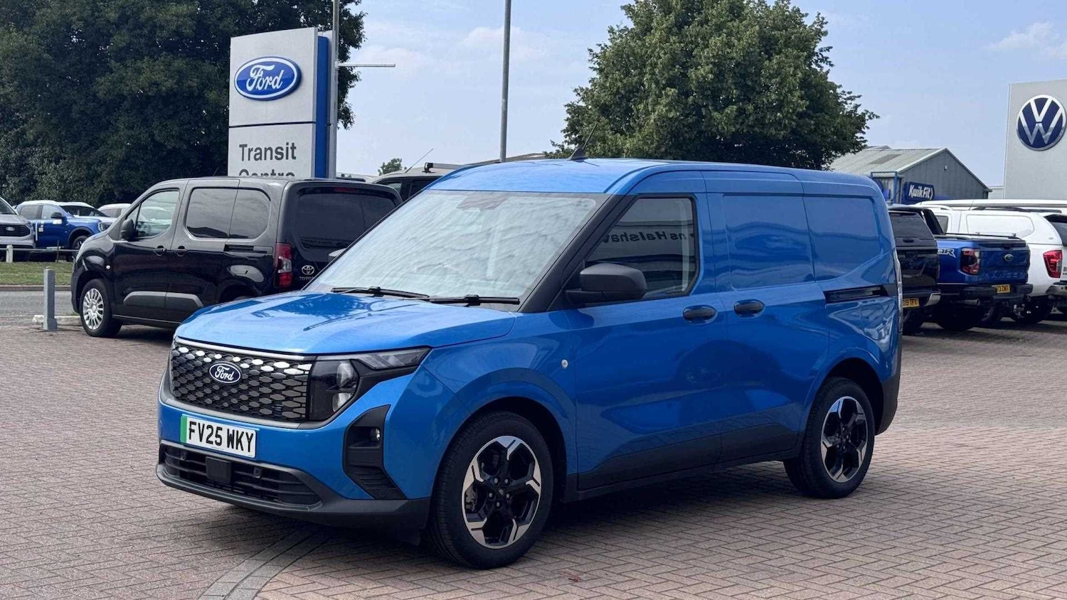 Used Ford E-Transit Courier 2025 for sale - 76272133: Photo 3