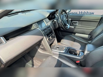 Used Land Rover Discovery Sport 2018 for sale - 79282431: Photo