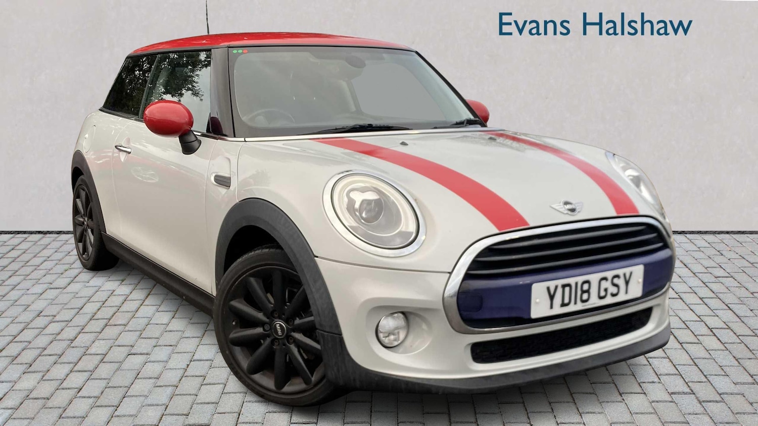 Used MINI Hatch 2018 for sale - 76732409: Photo 1