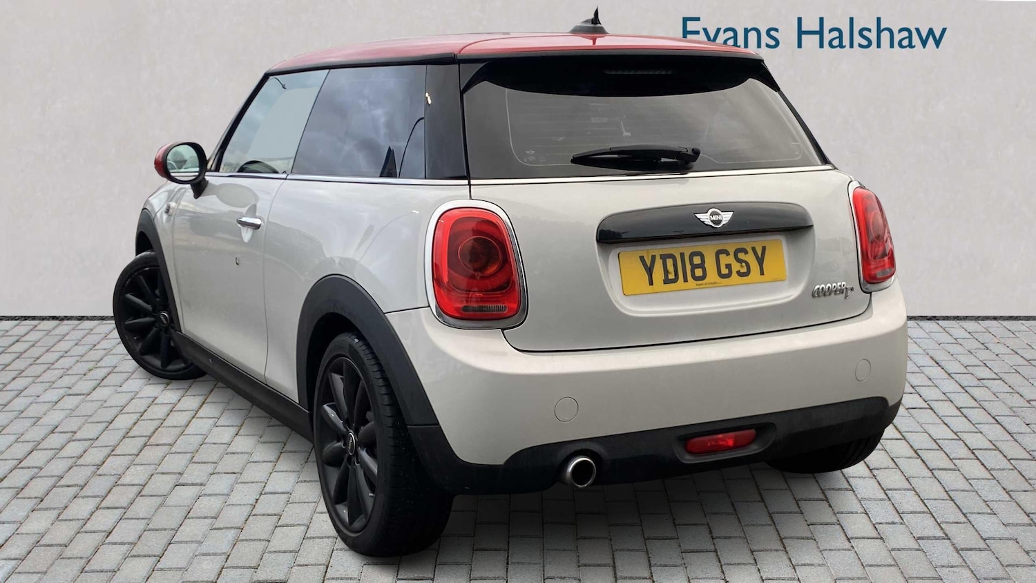 Used MINI Hatch 2018 for sale - 76732409: Photo 2