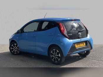 Used Toyota AYGO 2019 for sale - 76045192: Photo 2