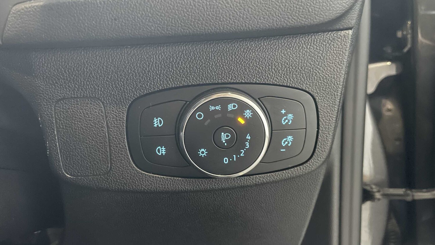 Used Ford Focus 2023 for sale - 75818871: Photo 16