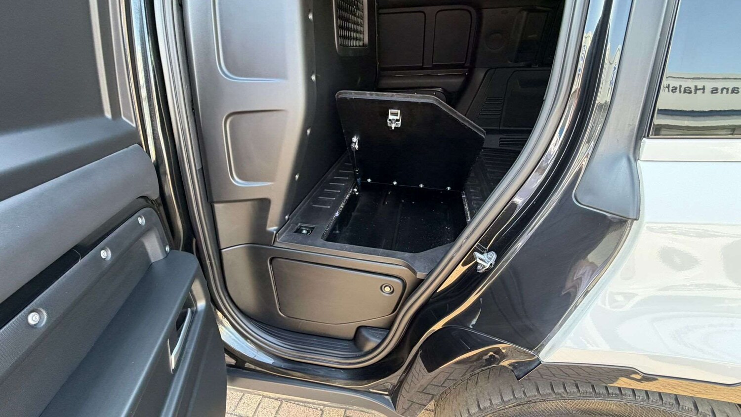 Used Land Rover Defender 2023 for sale - 78173770: Photo 12