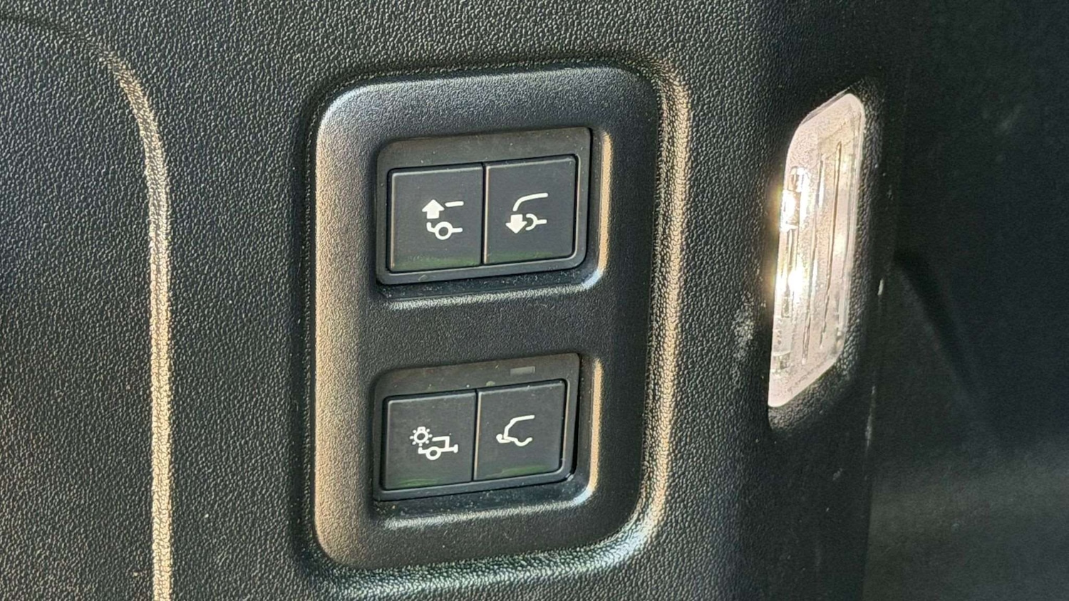 Used Land Rover Defender 2023 for sale - 78173770: Photo 3