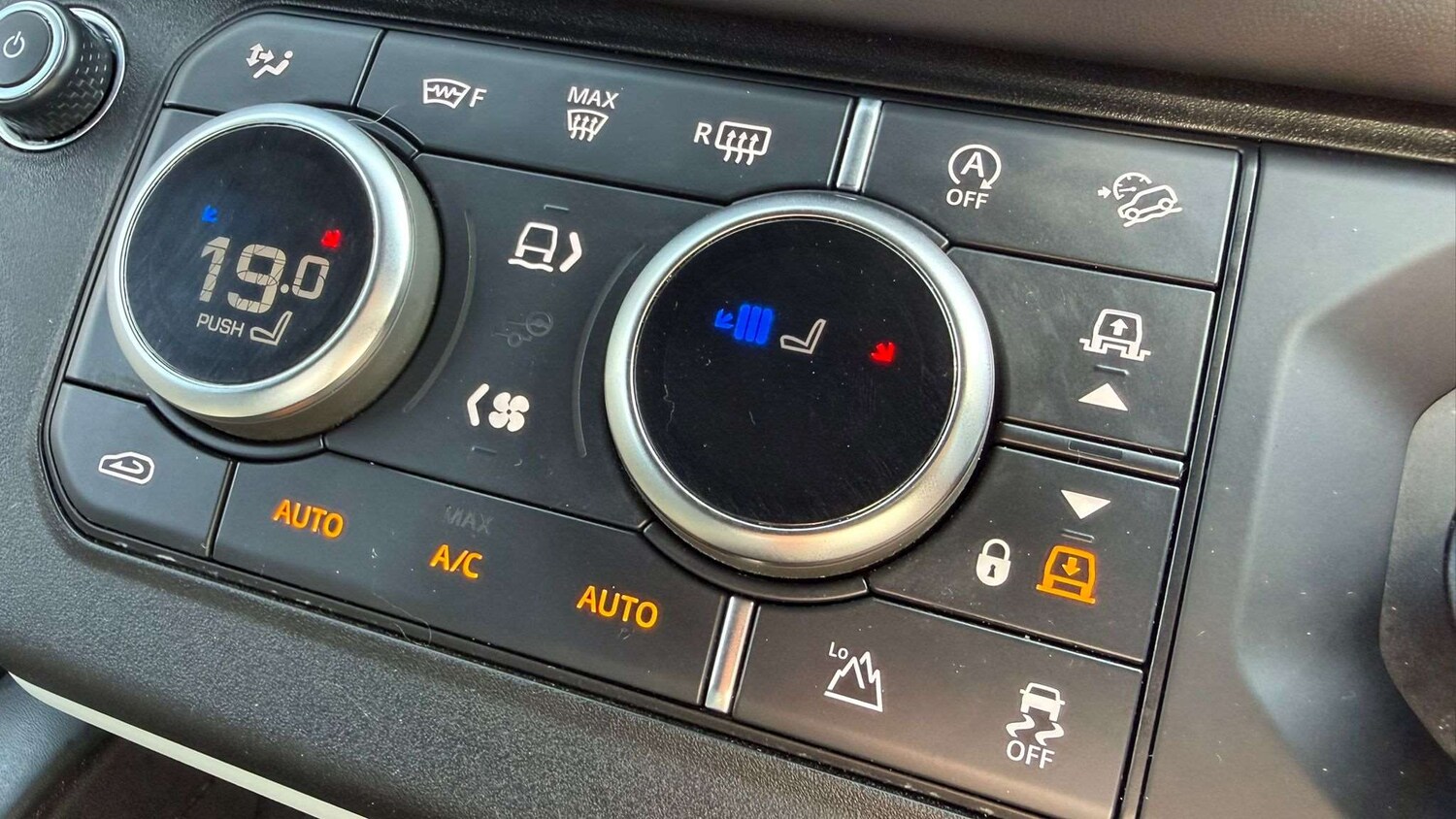 Used Land Rover Defender 2023 for sale - 78173770: Photo 33