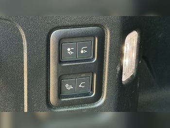 Used Land Rover Defender 2023 for sale - 78173770: Photo