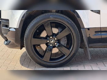Used Land Rover Defender 2023 for sale - 78173770: Photo