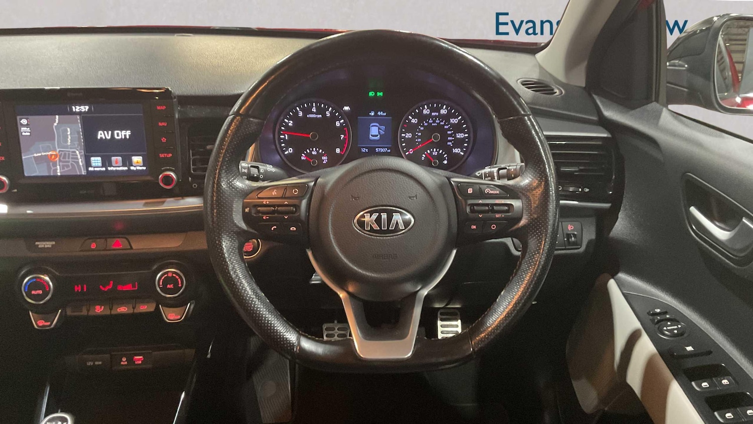 Used Kia Stonic 2017 for sale - 77018867: Photo 11