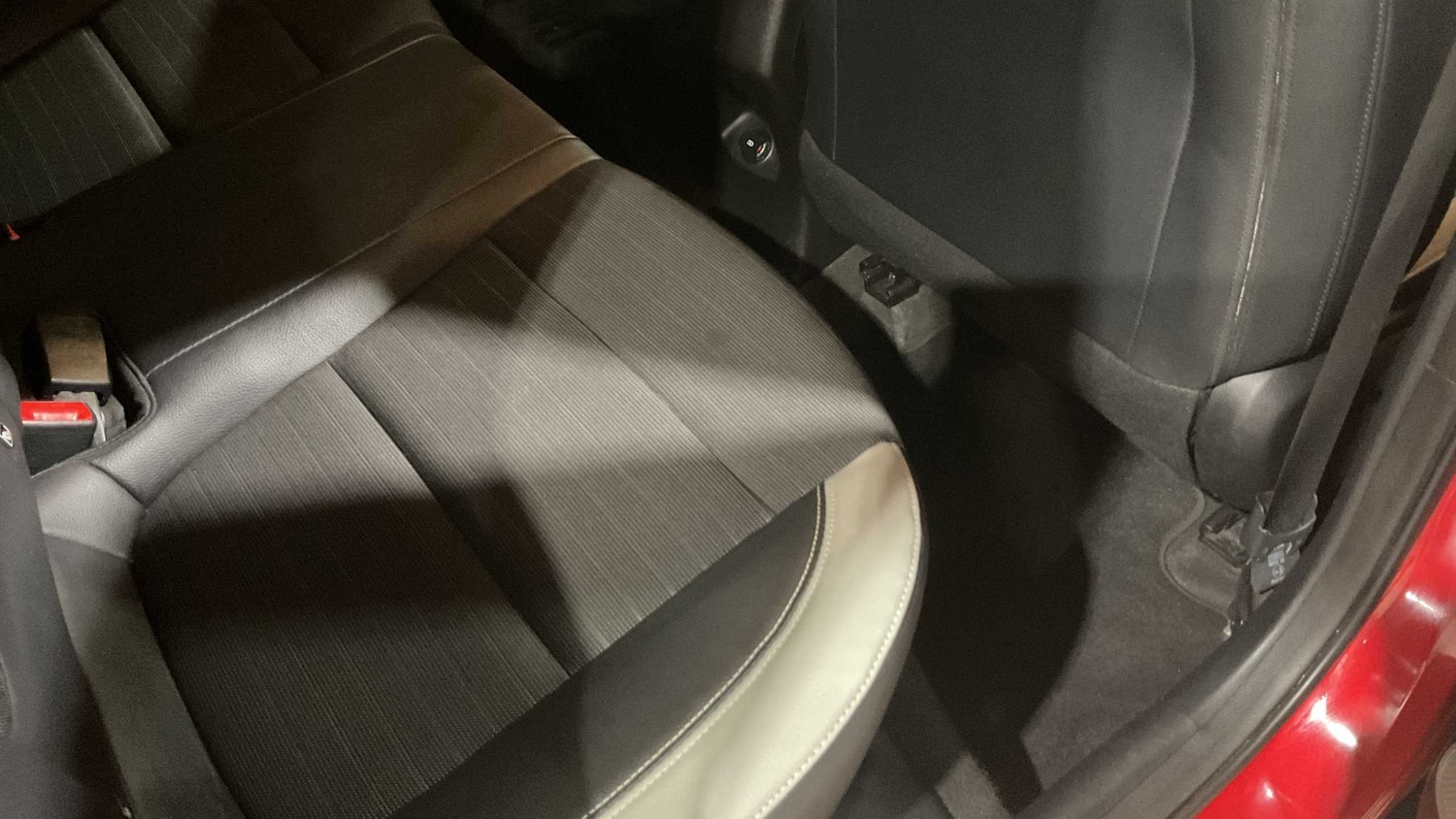 Used Kia Stonic 2017 for sale - 77018867: Photo 15