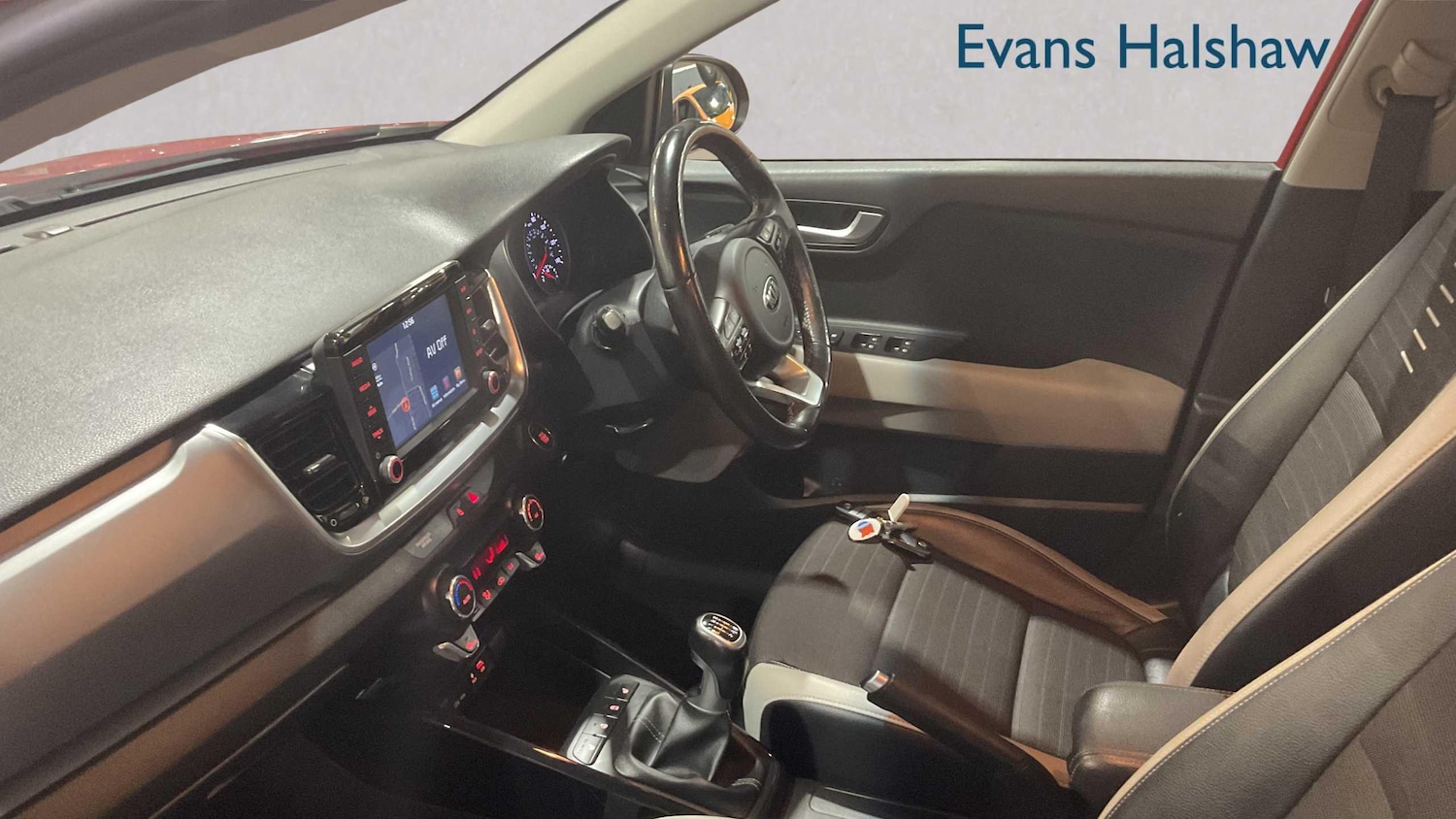 Used Kia Stonic 2017 for sale - 77018867: Photo 16