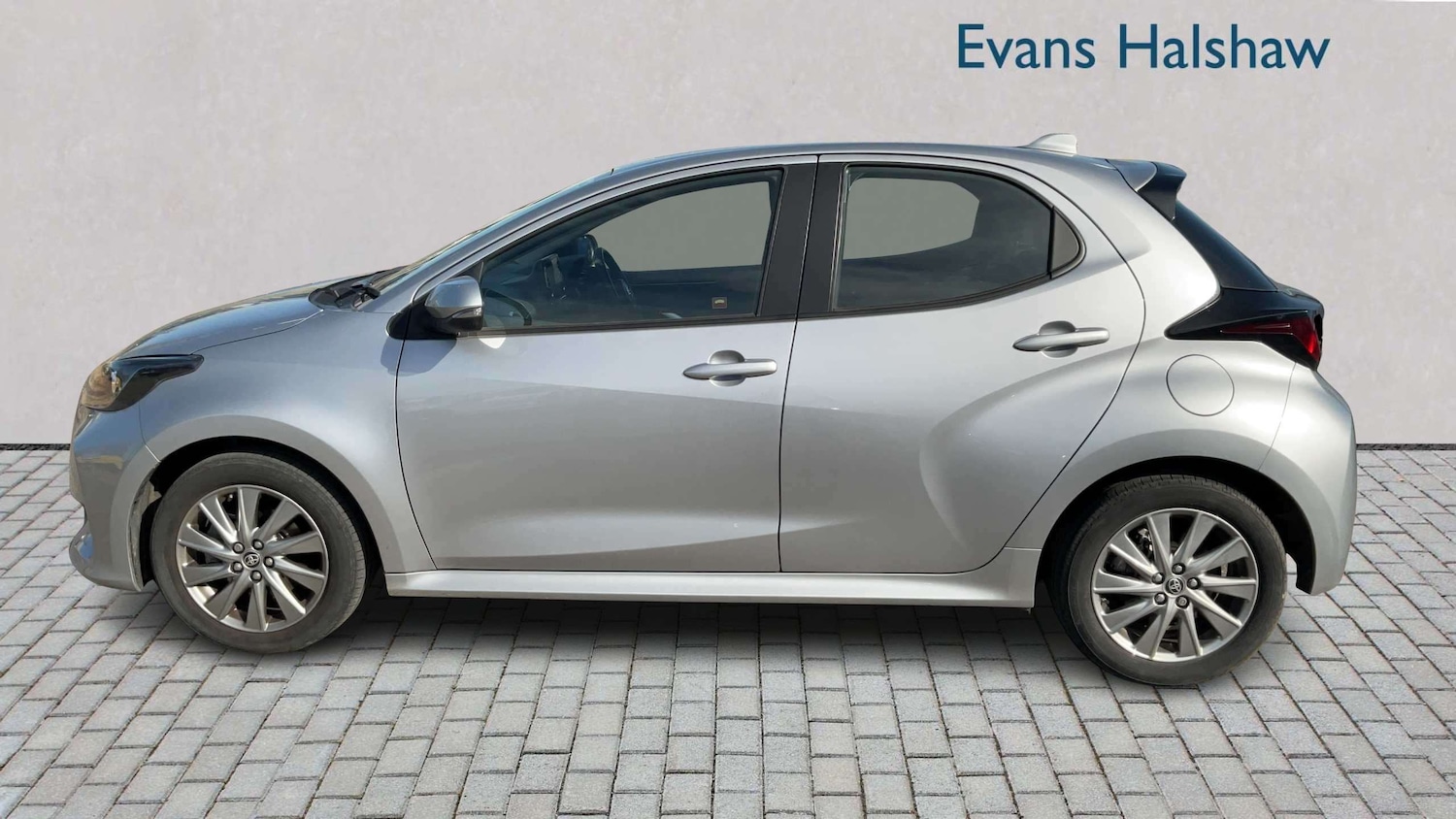 Used Toyota Yaris 2023 for sale - 78173632: Photo 3