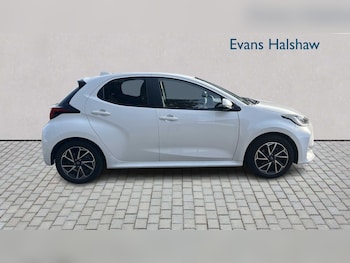 Used Toyota Yaris 2022 for sale - 76230449: Photo 2
