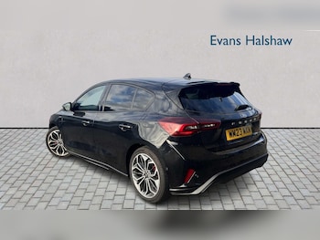 Used Ford Focus 2023 for sale - 76298331: Photo 2