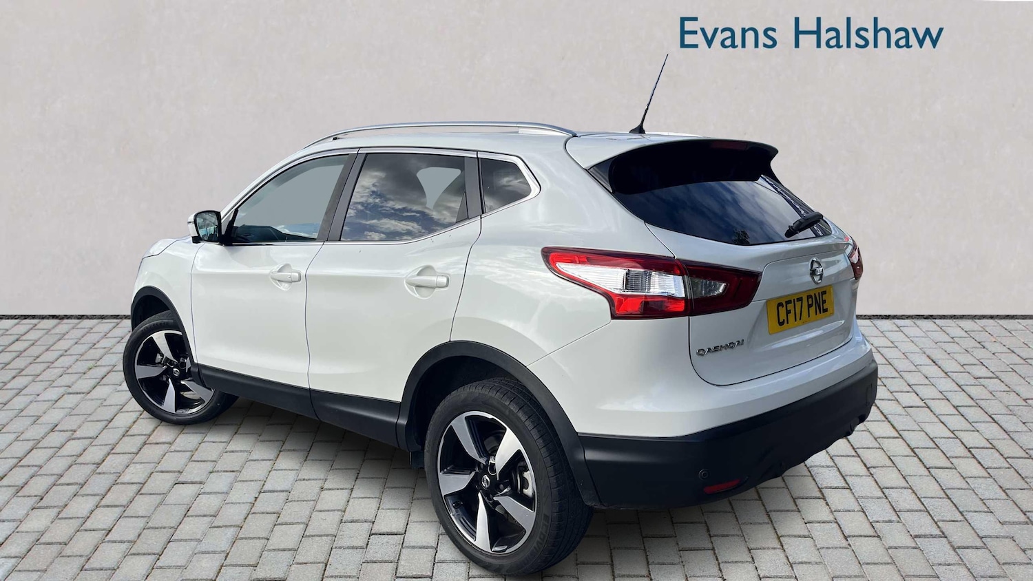 Used Nissan Qashqai 2017 for sale - 76401340: Photo 2