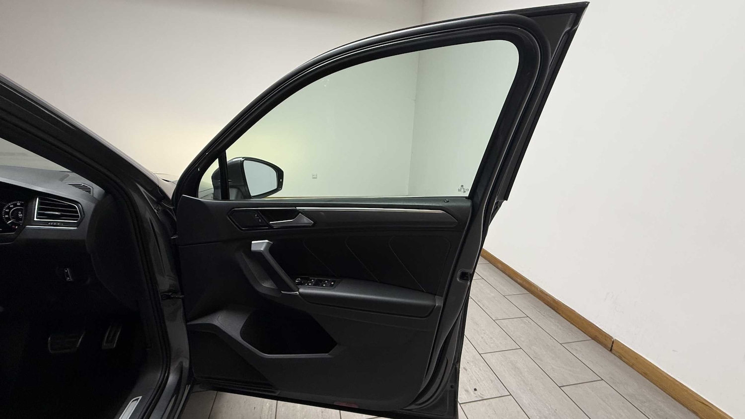 Used Volkswagen Tiguan 2018 for sale - 75452716: Photo 12