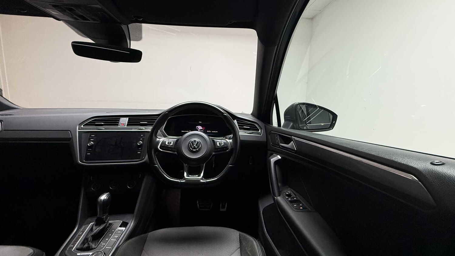 Used Volkswagen Tiguan 2018 for sale - 75452716: Photo 30