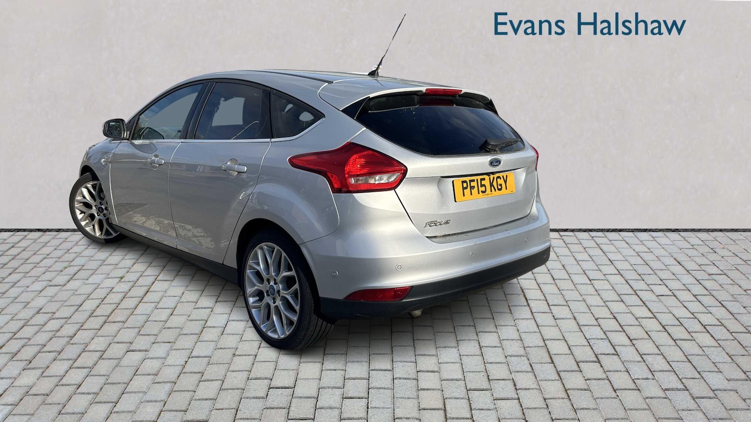Used Ford Focus 2015 for sale - 76390751: Photo 2