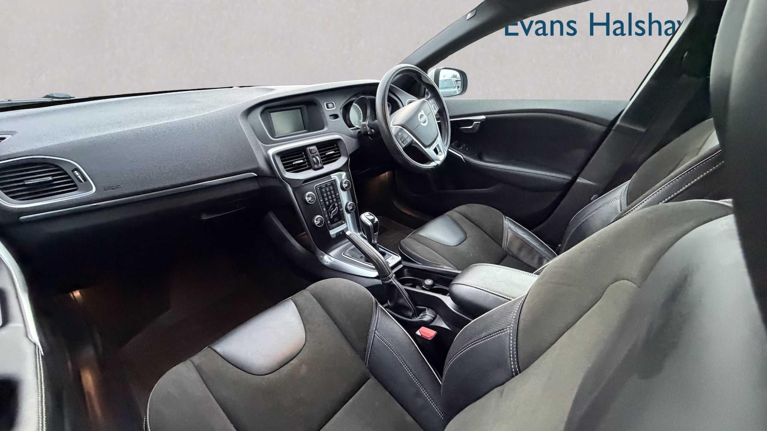 Used Volvo V40 2016 for sale - 77018844: Photo 13