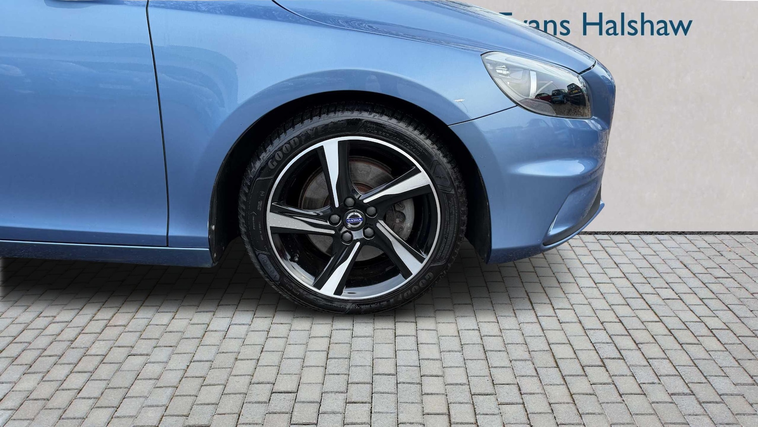 Used Volvo V40 2016 for sale - 77018844: Photo 8