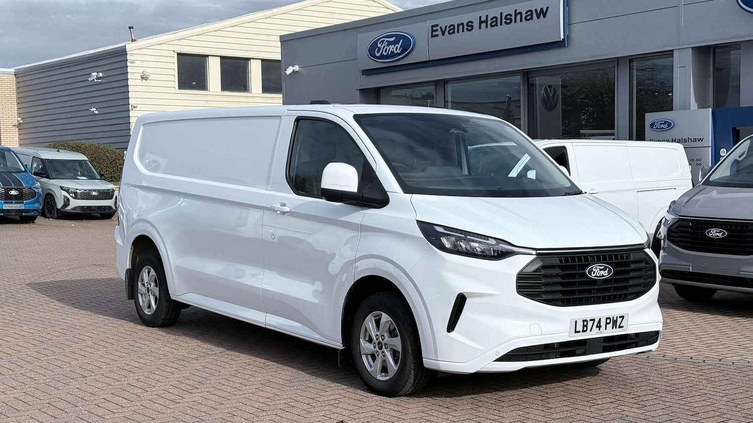 Used Ford Transit Custom 2024 for sale - 76329332: Photo 1