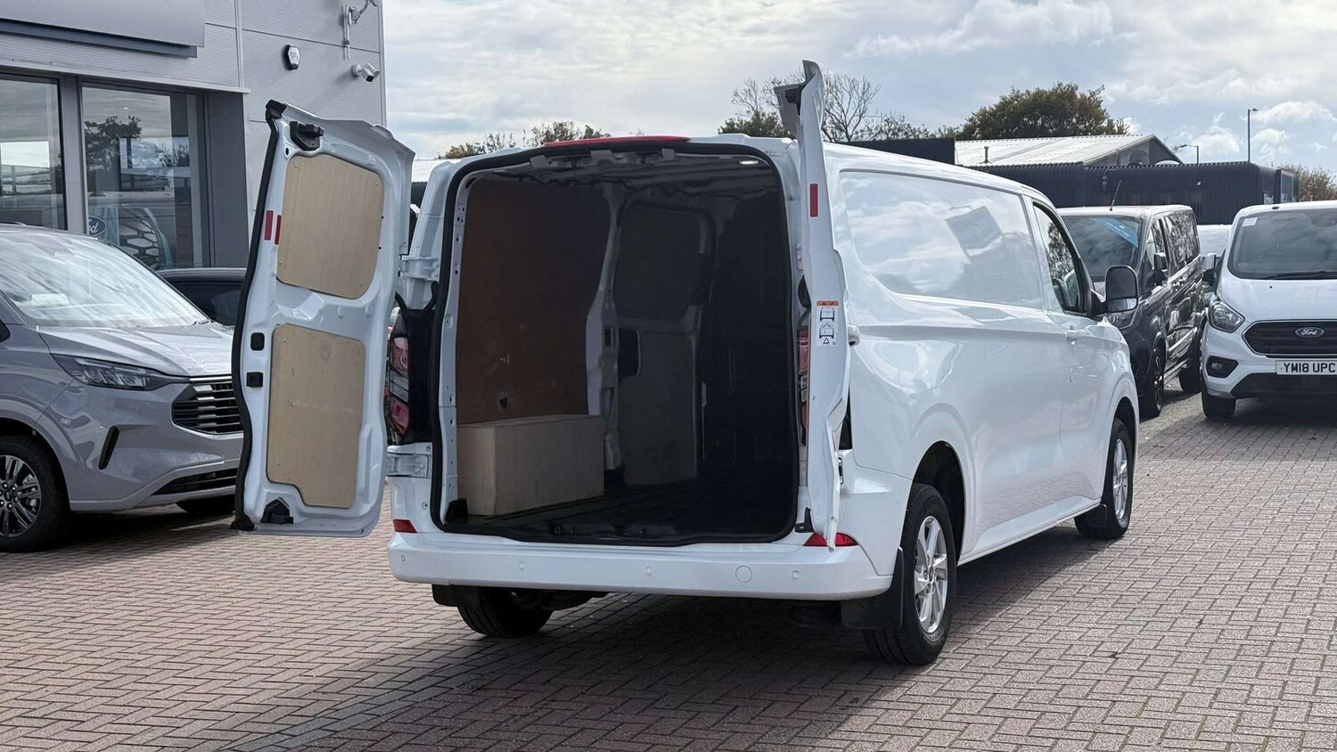 Used Ford Transit Custom 2024 for sale - 76329332: Photo 10