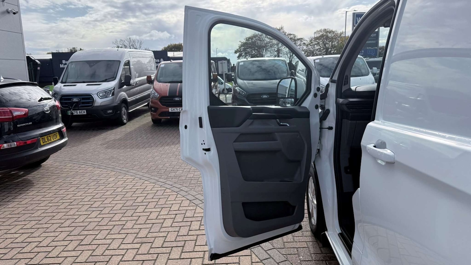 Used Ford Transit Custom 2024 for sale - 76329332: Photo 11