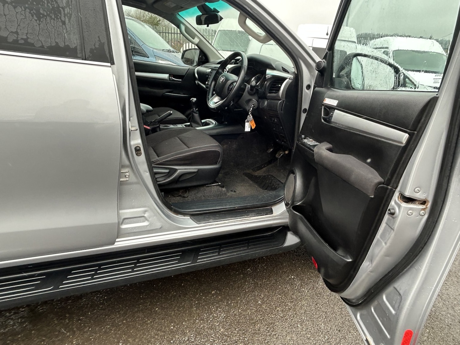 Used Toyota Hilux 2023 for sale - 77687679: Photo 11