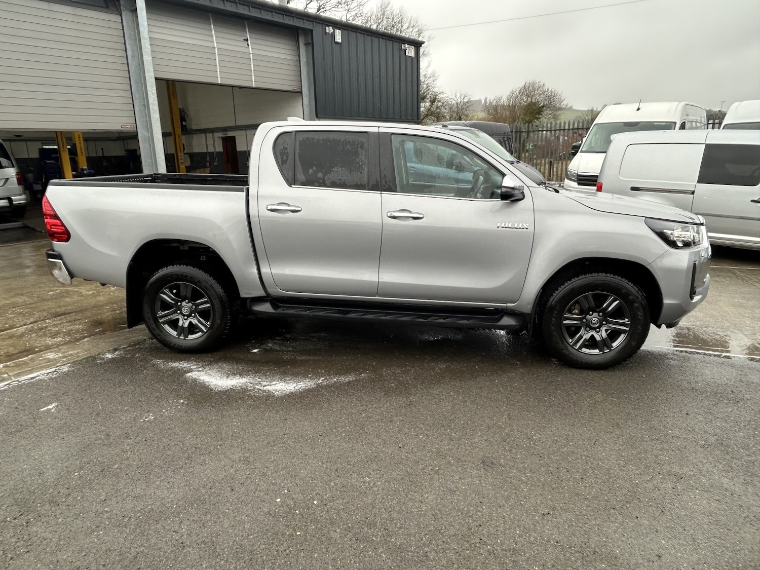 Used Toyota Hilux 2023 for sale - 77687679: Photo 5