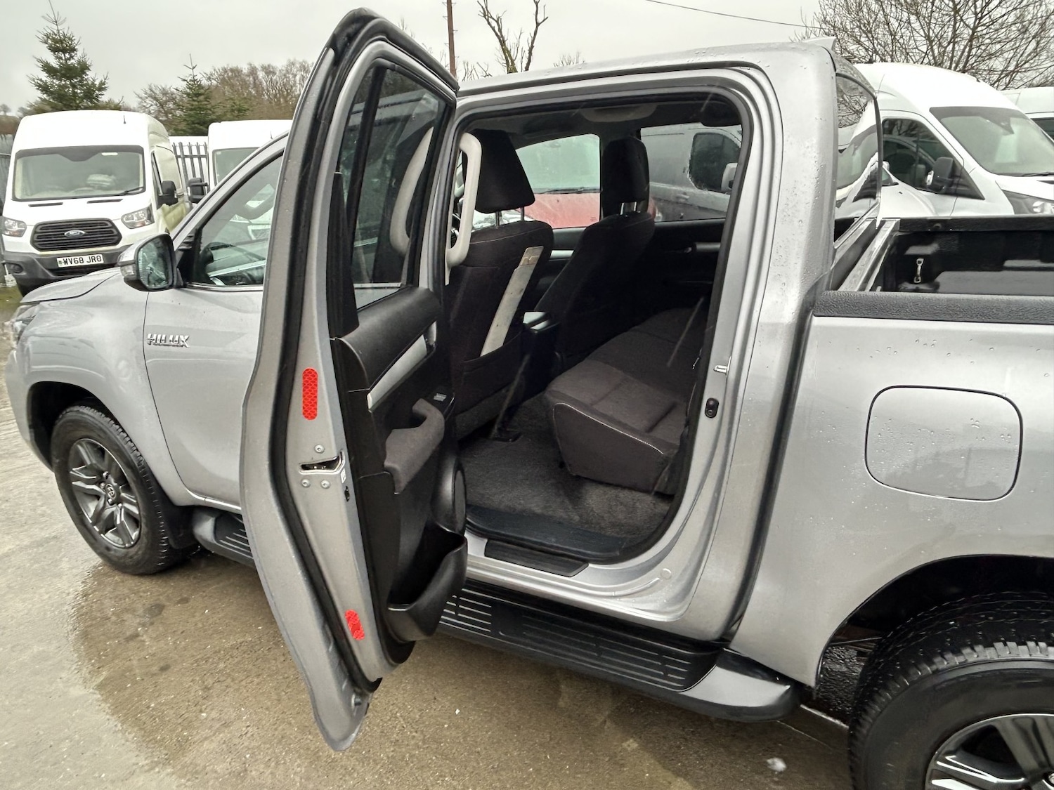 Used Toyota Hilux 2023 for sale - 77687679: Photo 8