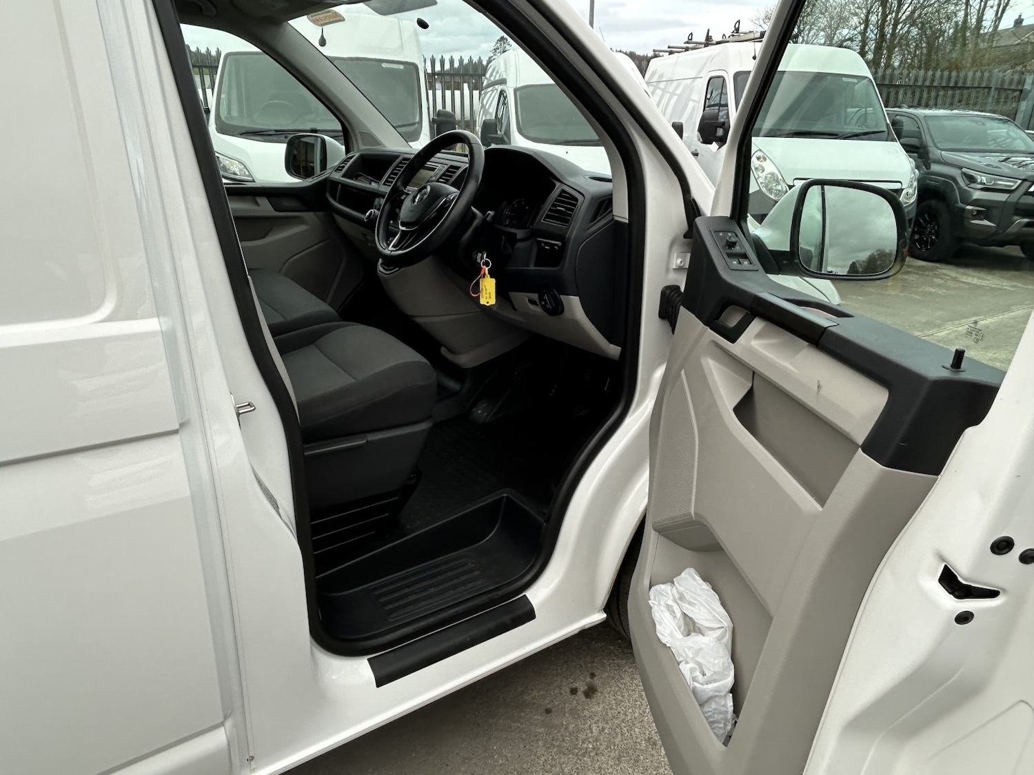 Used Volkswagen Transporter 2019 for sale - 77501458: Photo 10