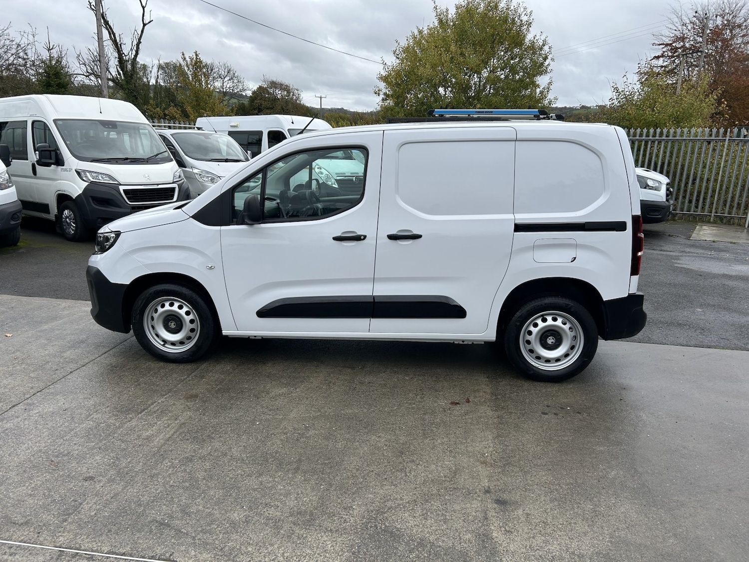 Used Vauxhall Combo 2024 for sale - 76421835: Photo 2