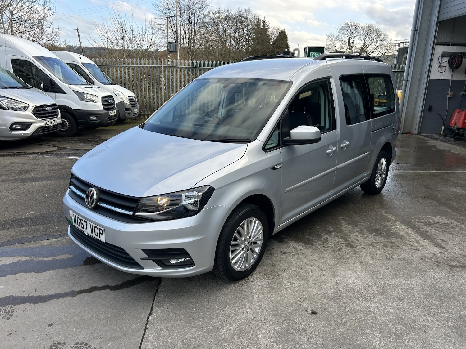 Used Volkswagen Caddy Maxi Life 2017 for sale - 77687665: Photo 1