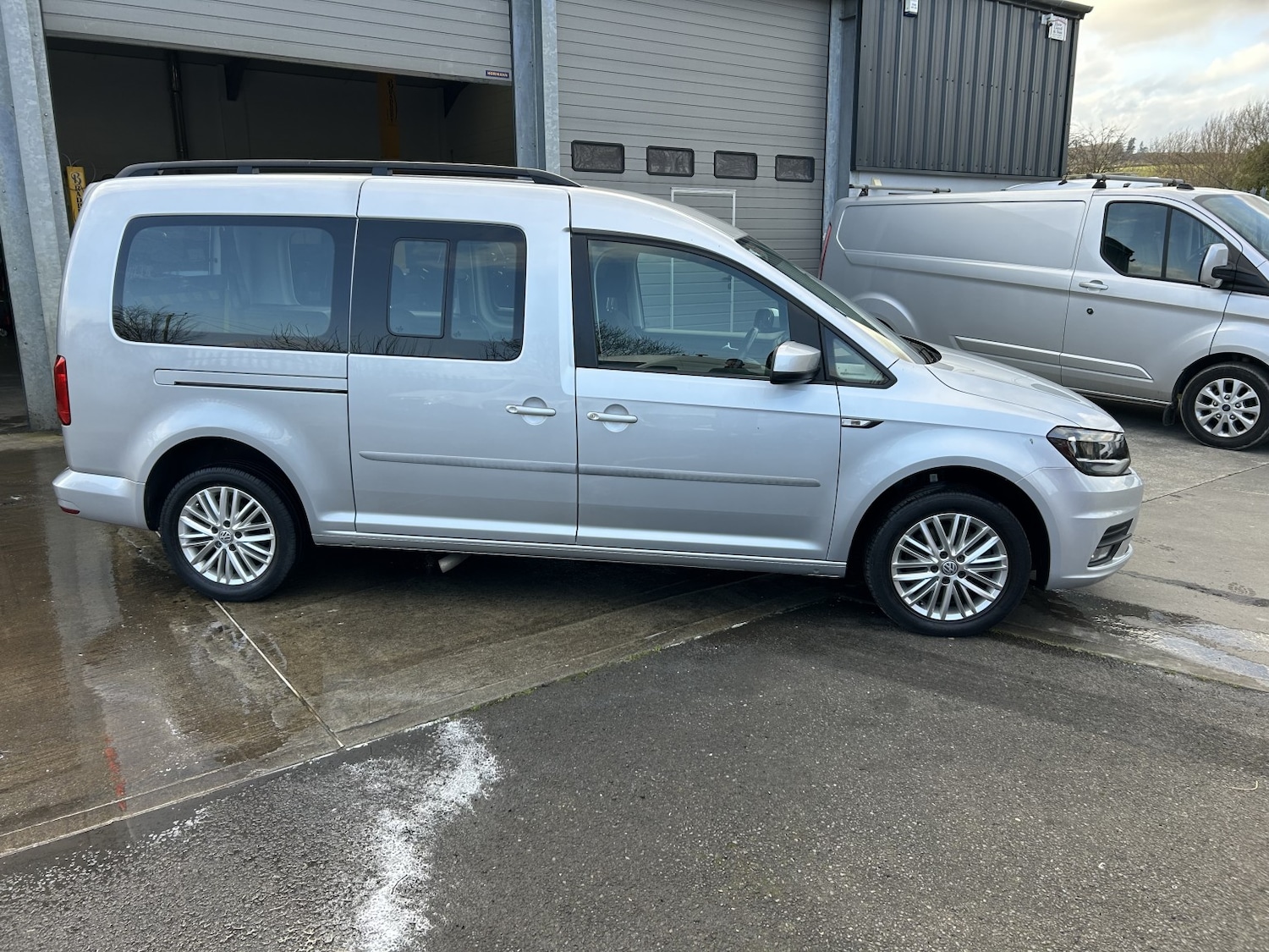 Used Volkswagen Caddy Maxi Life 2017 for sale - 77687665: Photo 5