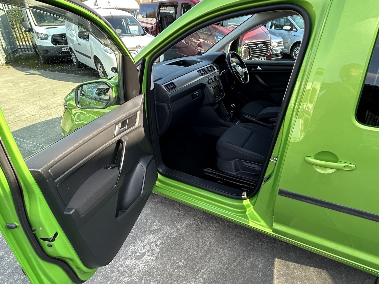 Used Volkswagen Caddy Maxi Life 2019 for sale - 77789354: Photo 8