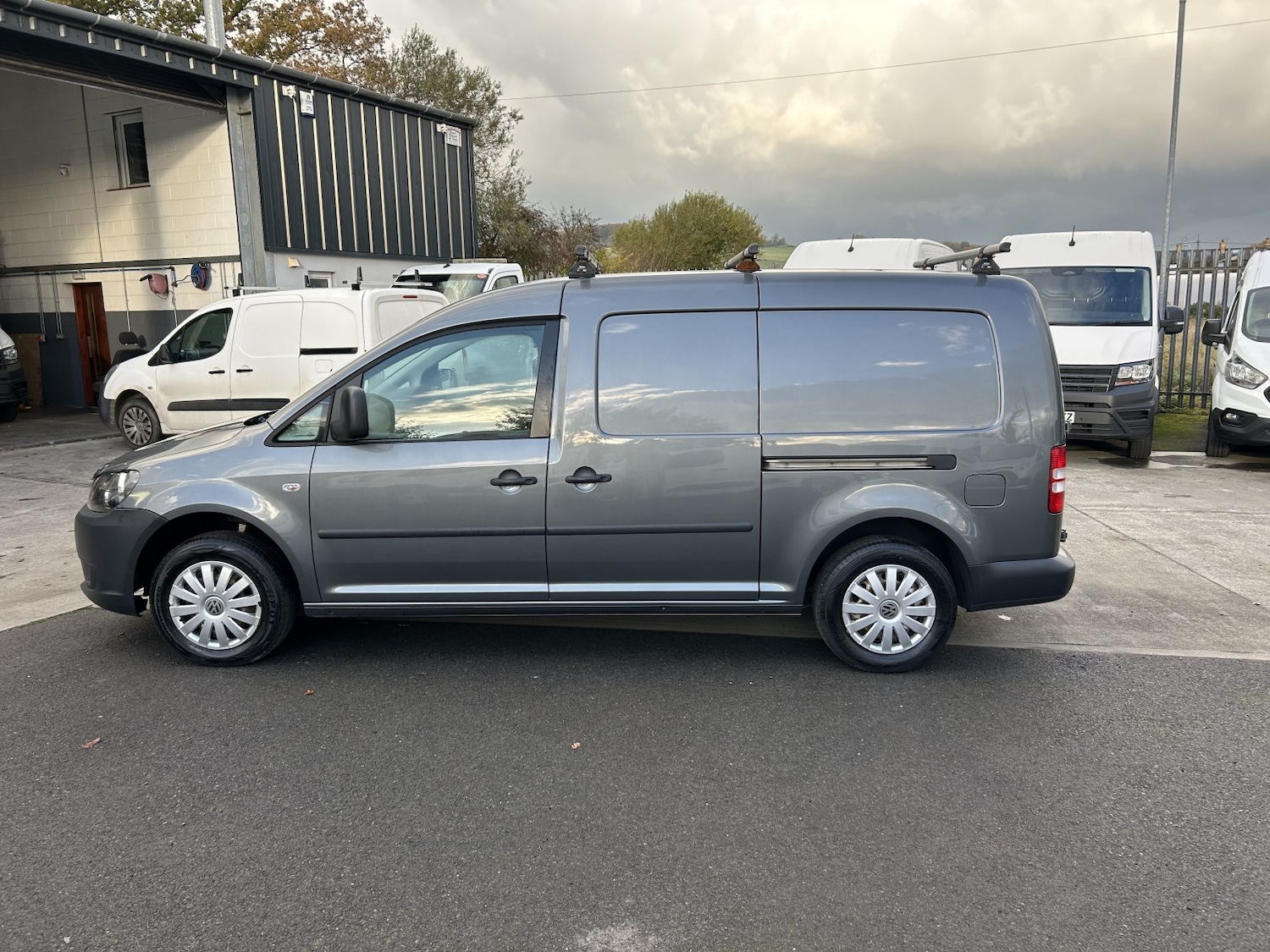 Used Volkswagen Caddy Maxi 2012 for sale - 76378987: Photo 2