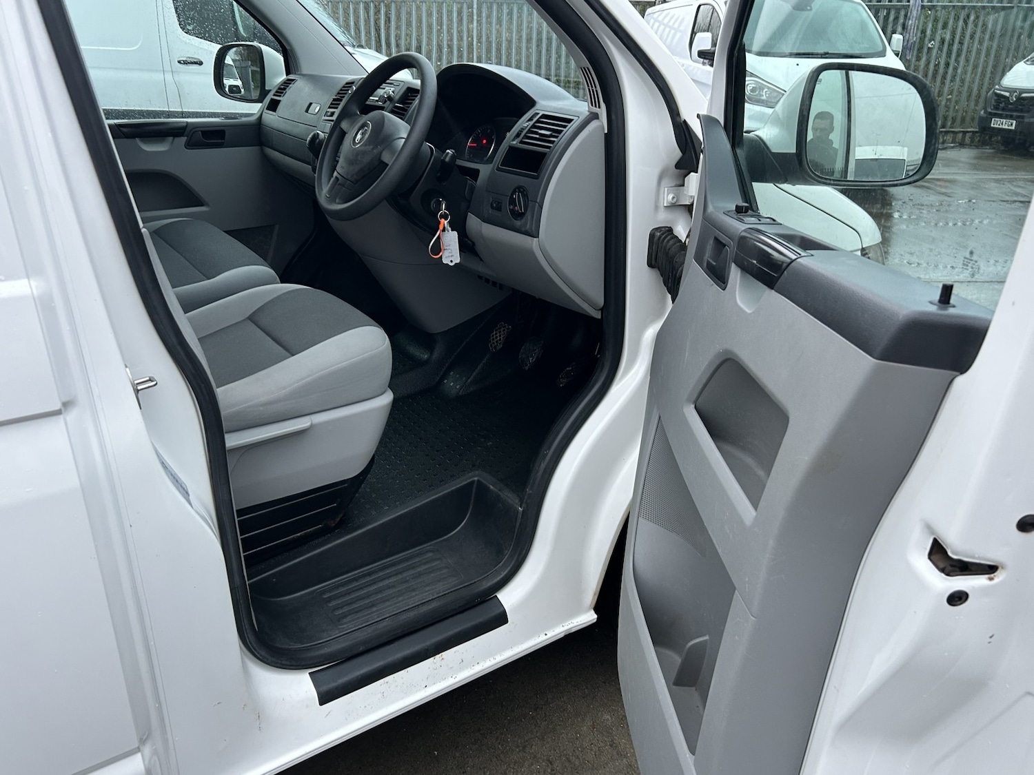 Used Volkswagen Transporter 2015 for sale - 76734809: Photo 10