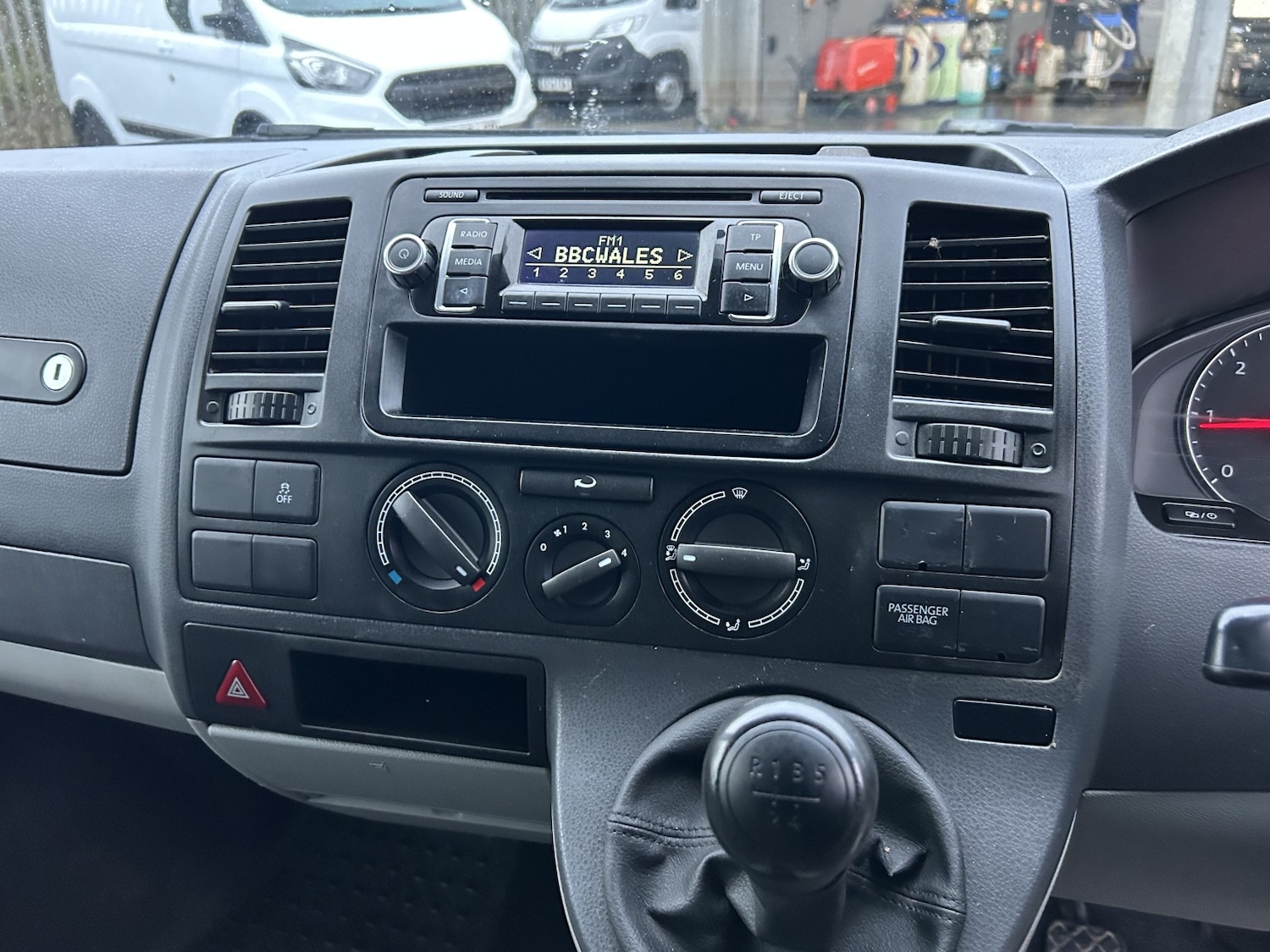 Used Volkswagen Transporter 2015 for sale - 76734809: Photo 11