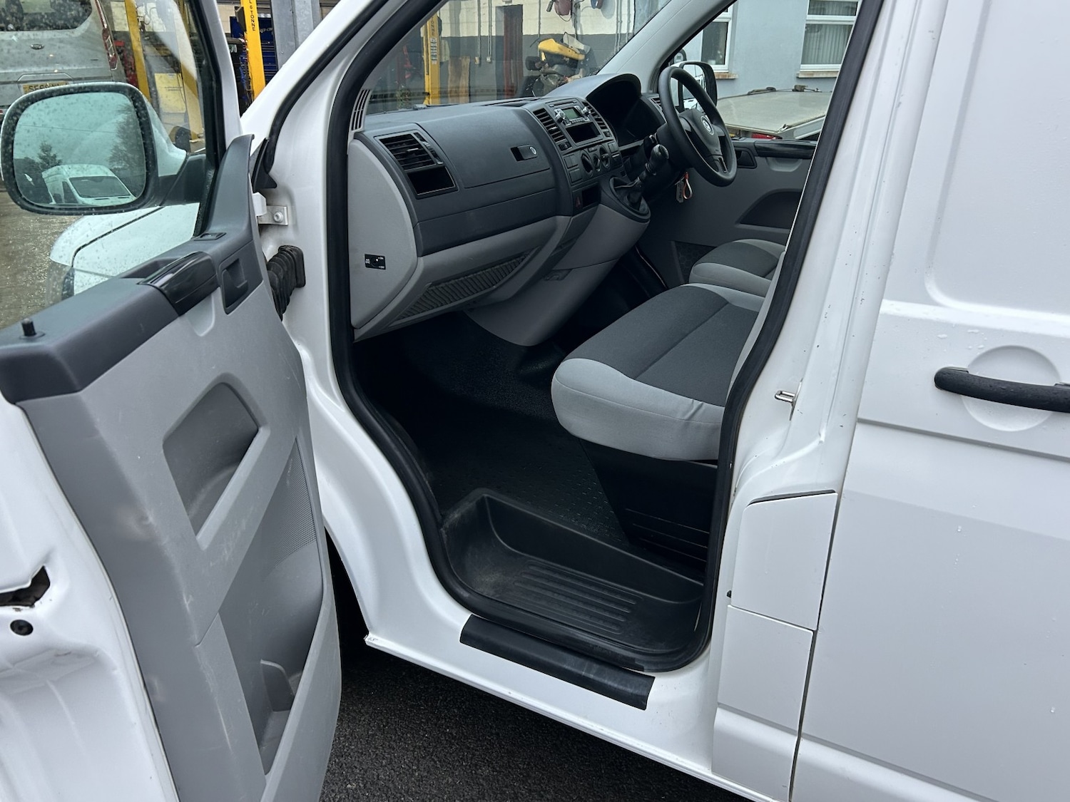 Used Volkswagen Transporter 2015 for sale - 76734809: Photo 9