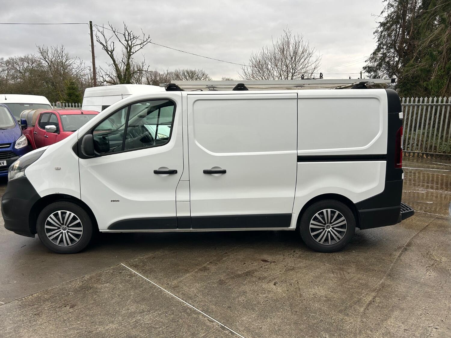 Used Vauxhall Vivaro 2016 for sale - 76205660: Photo 2
