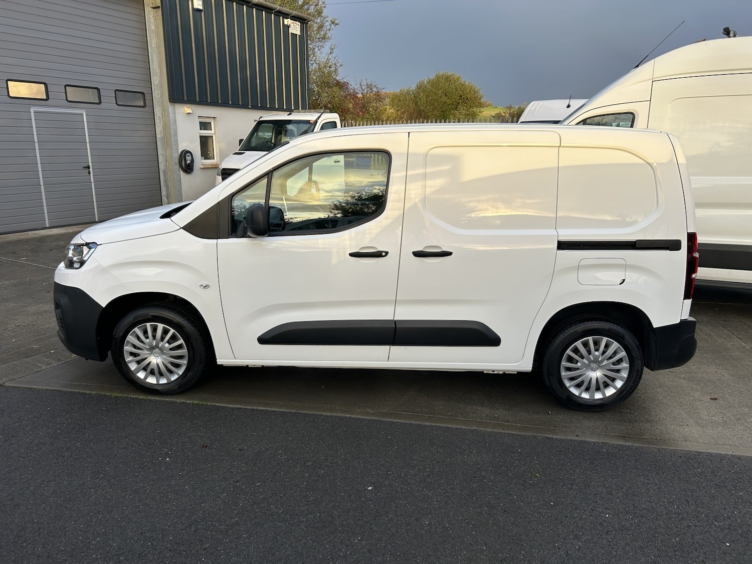 Used Citroen Berlingo 2021 for sale - 76347119: Photo 2
