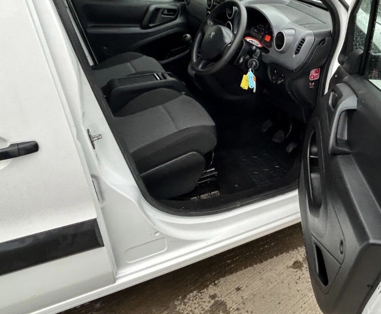 Used Peugeot Partner 2017 for sale - 77398399: Photo 11