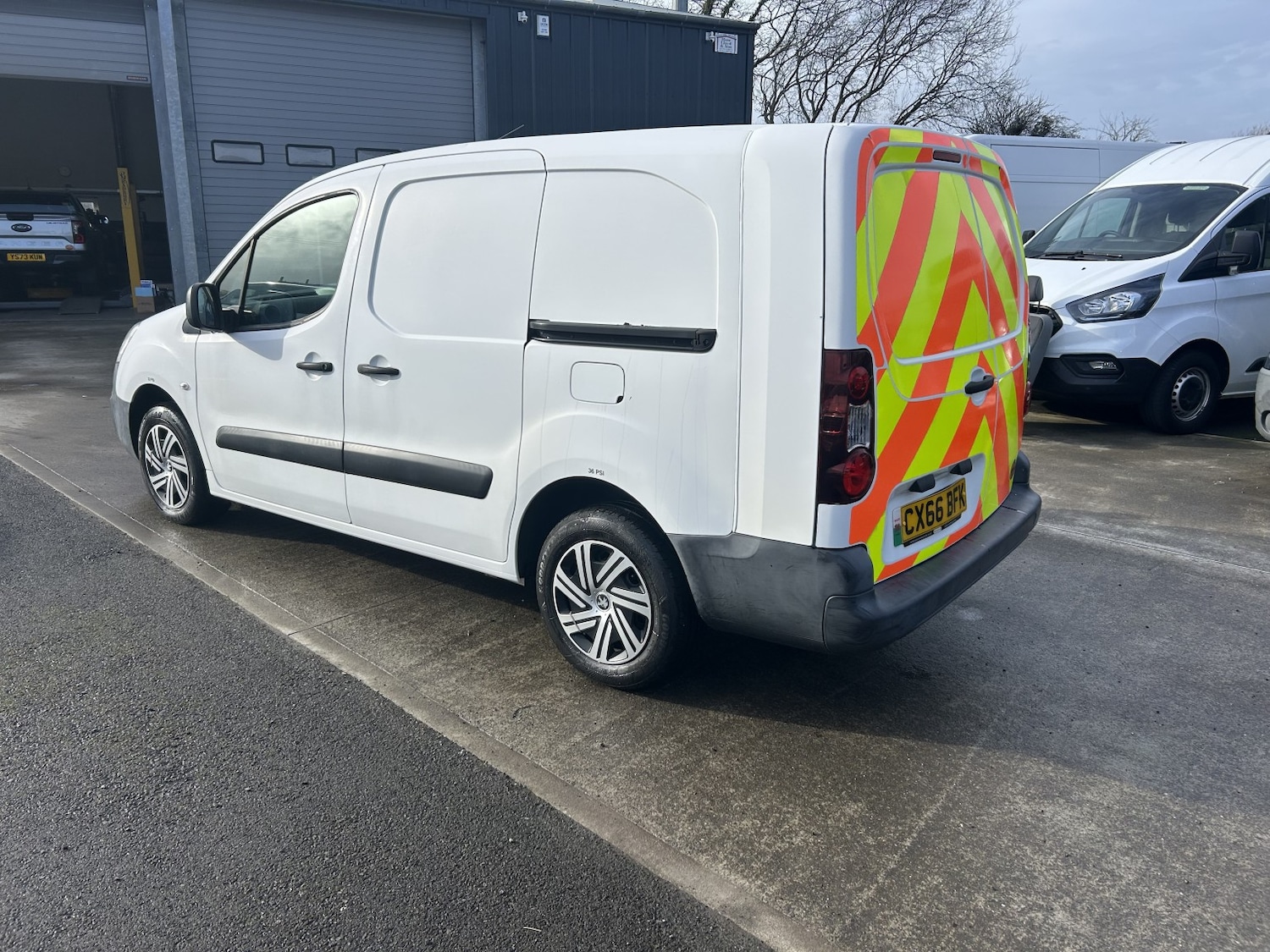 Used Peugeot Partner 2017 for sale - 77398399: Photo 3