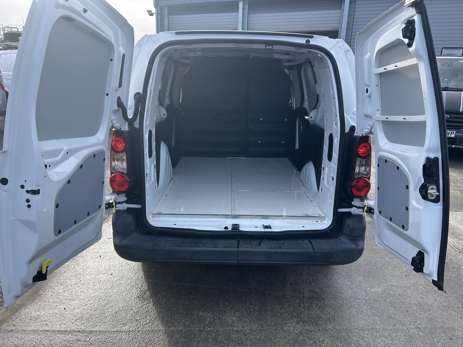 Used Peugeot Partner 2017 for sale - 77398399: Photo 7