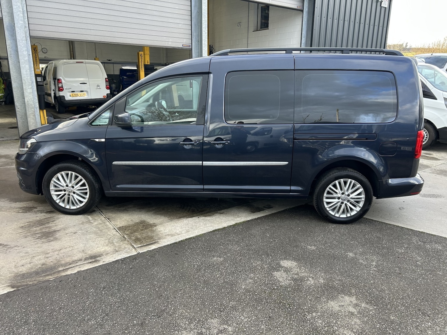 Used Volkswagen Caddy Maxi Life 2018 for sale - 77541686: Photo 2