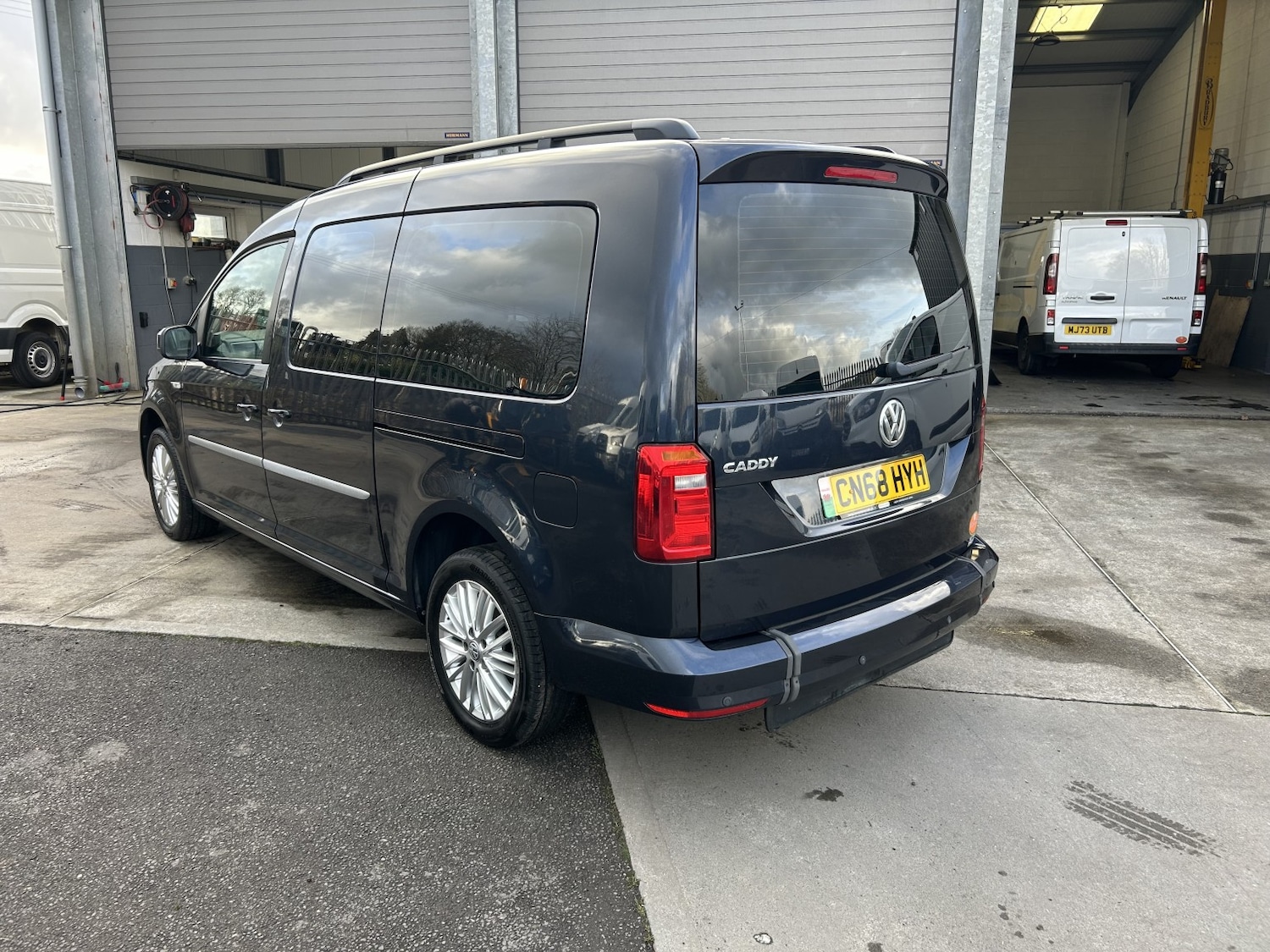 Used Volkswagen Caddy Maxi Life 2018 for sale - 77541686: Photo 3