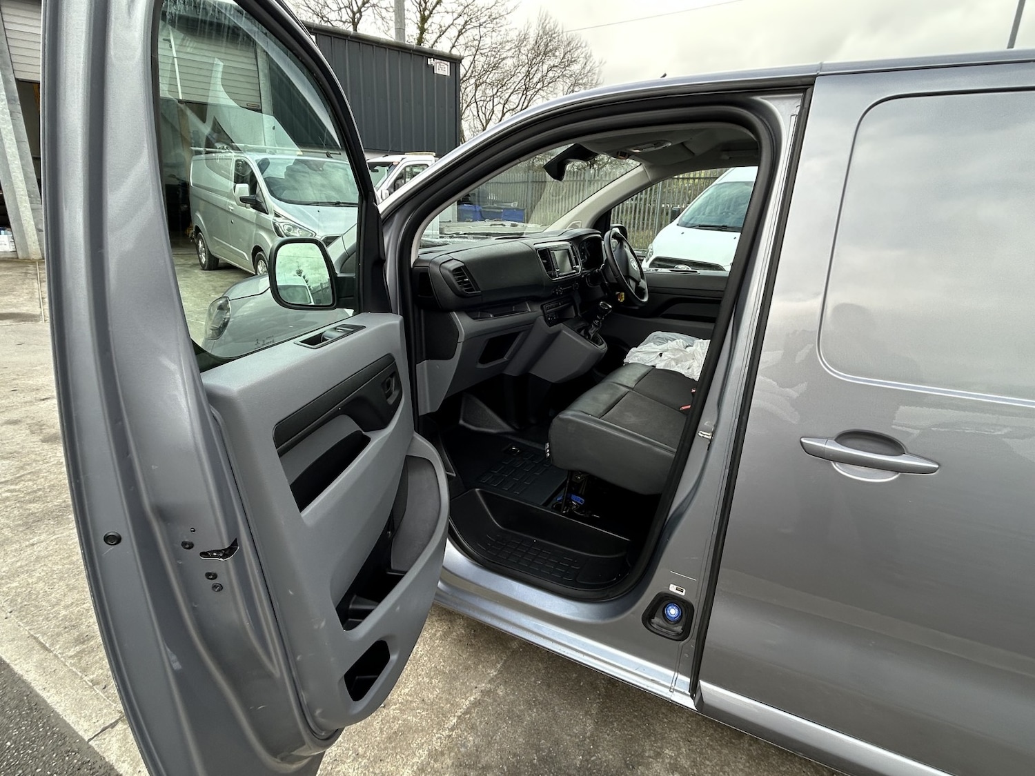 Used Vauxhall Vivaro 2022 for sale - 77687657: Photo 10