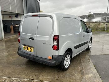Used Peugeot Partner 2018 for sale - 76594612: Photo